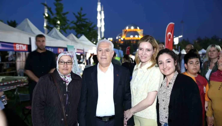 Bursa Büyükşehir Belediyesi Gençlik Şenliği’nde Hande Yener Konseriyle Coşku Doruğa Çıktı