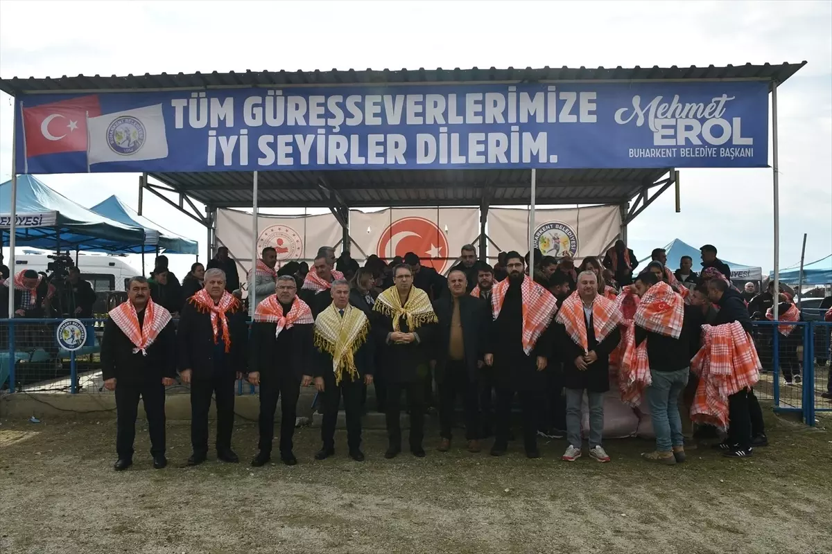 Buharkent’te Deve Güreşi Festivali Düzenlendi