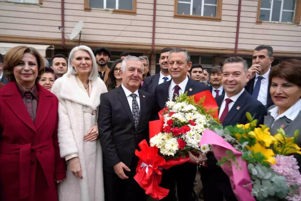 CHP Genel Başkanı Özgür Özel, Bilecik Mülakatı’nın Yapıldığı İstasyon Binasını Ziyaret Etti