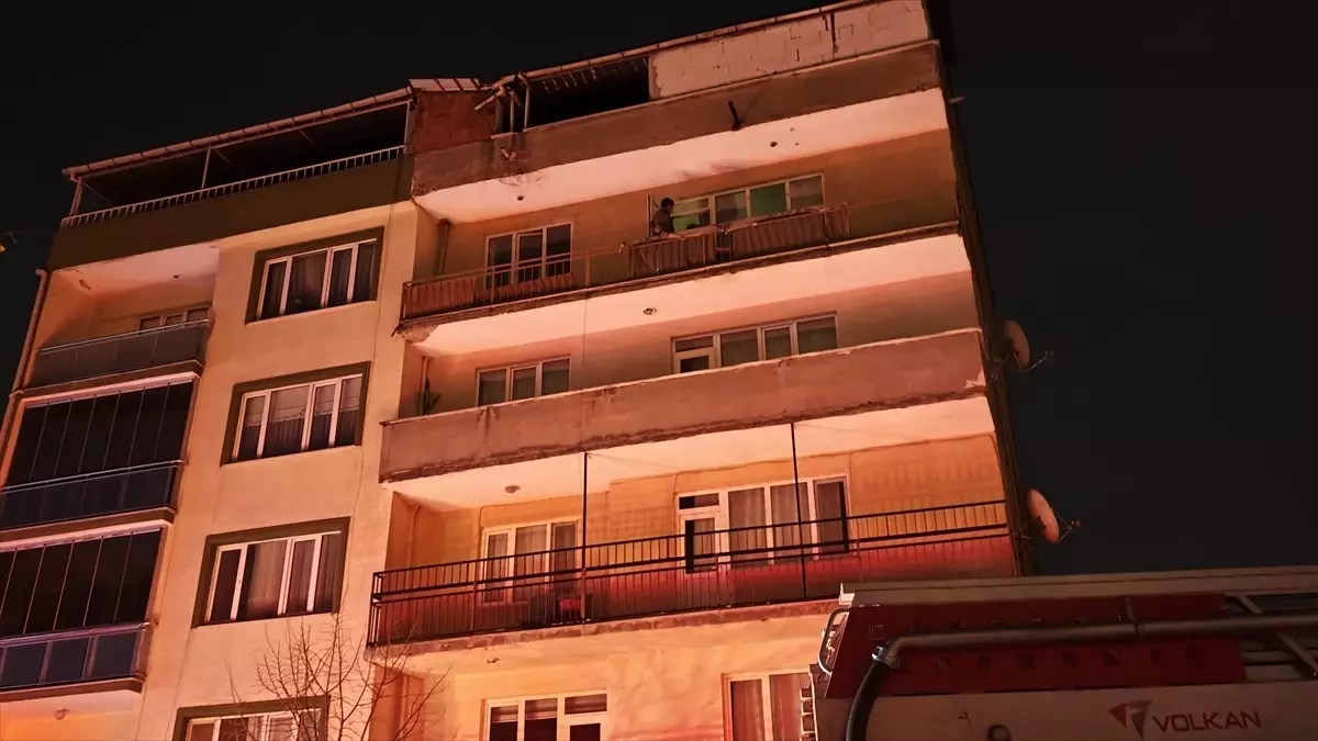 İnegöl’de Binada Yangın: Bebek Hastaneye Kaldırıldı