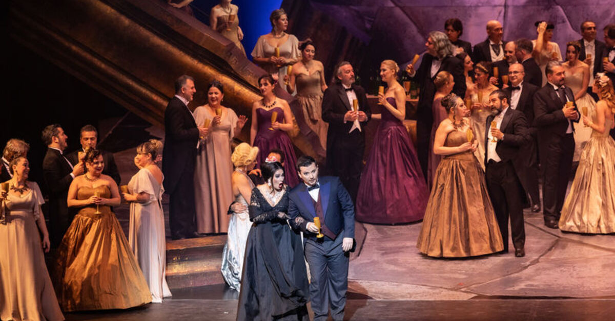 La Traviata’nın prömiyeri gerçekleştirildi