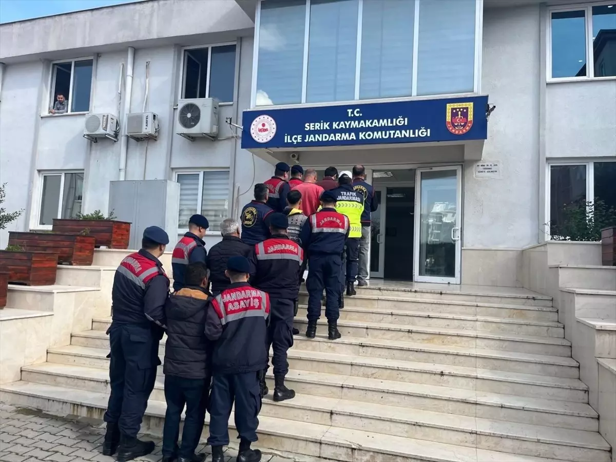 Serik’te 11 Kişi Tutuklandı