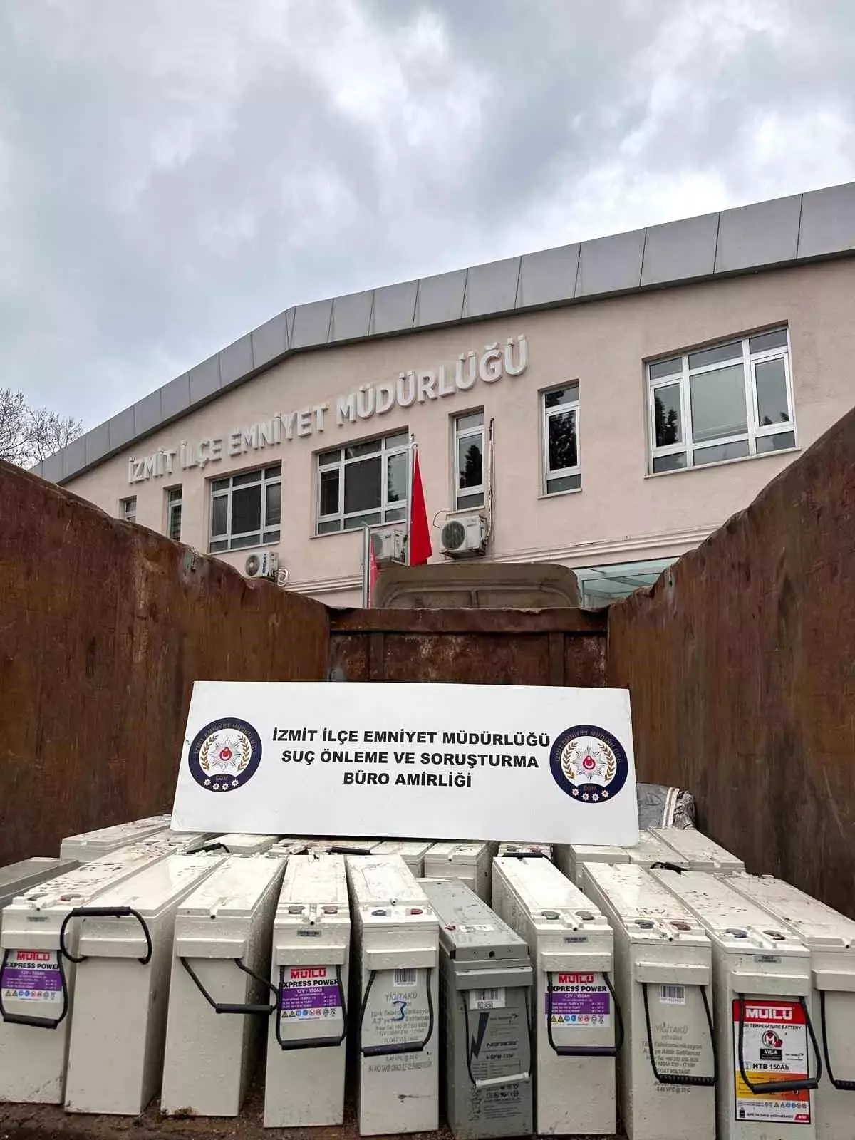 İzmit’te 1.3 Milyonluk Akü Hırsızlığı