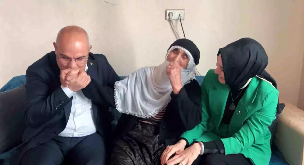Vali Koç, 98 Yaşındaki Suti Nine’yi Ziyaret Etti